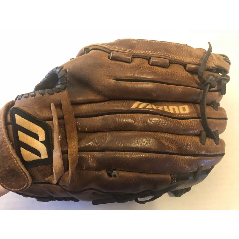 The Mizuno Premier MPM 1401 Leather 14 Inch LHT (Left Hand Throw) Baseball Glove